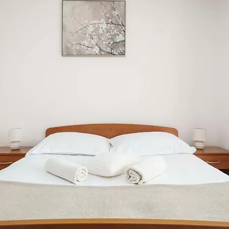 Vitis - Centre - Free Parking Apartment