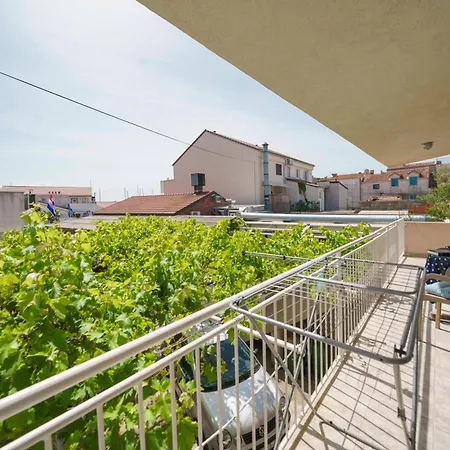 Vitis - Centre - Free Parking Vodice