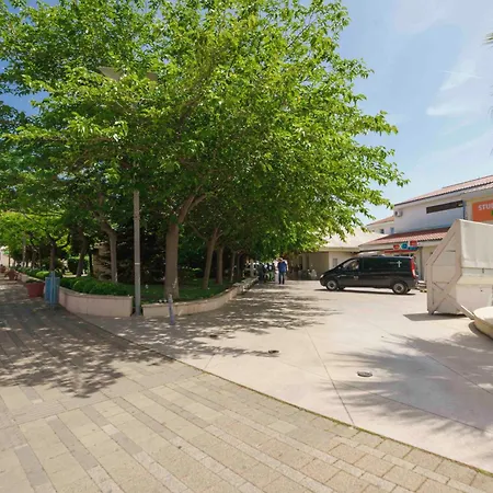 Vitis - Centre - Free Parking Vodice